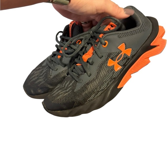 Pre Loved Under Armour Gray & Orange Scramjet Sneakers Size 5Y - Picture 4 of 6